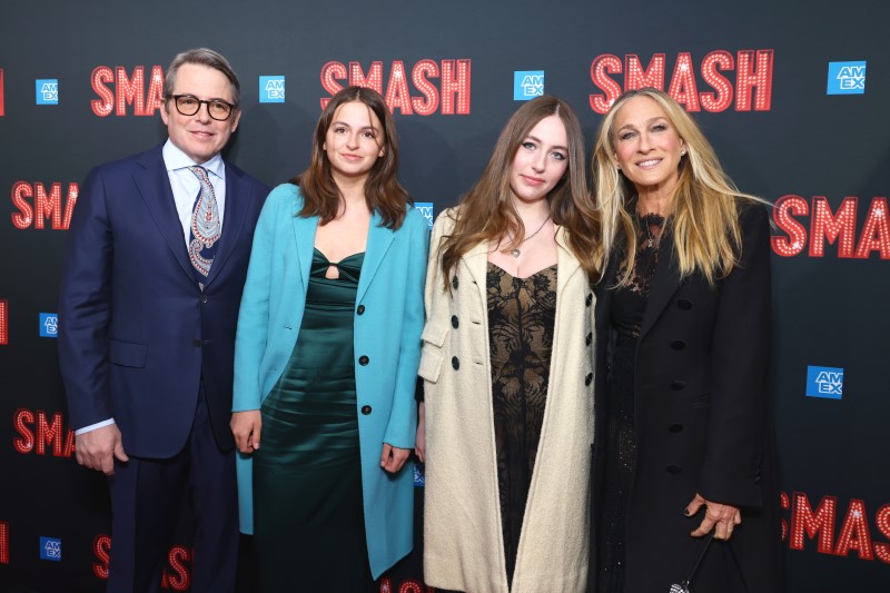 mb-tb-mb-sjp - Gyerekszoba Matthew Broderick, Tabitha Hodge Broderick, Marion Loretta Elwell Broderick és Sarah Jessica Parker a Broadway-en 2025 áprilisában. (Fotó: Stephanie Augello/Variety via Getty Images)