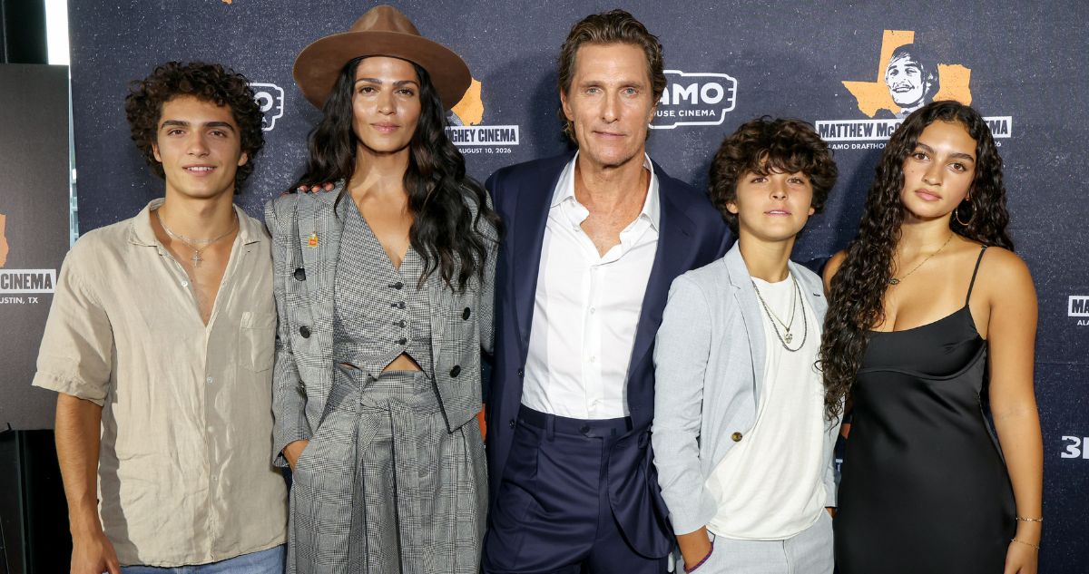 Levi, Camila, Matthew McConaughey, Livingston és Vida