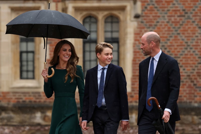 katalin-hercegne-gyorgy-herceg-vilmos-herceg - Gyerekszoba Katalin walesi hercegné és Vilmos walesi herceg kísérték el a tizenhárom éves fiukat, György herceget első iskolai napjára az Eton College-ba, szeptember 8-án.