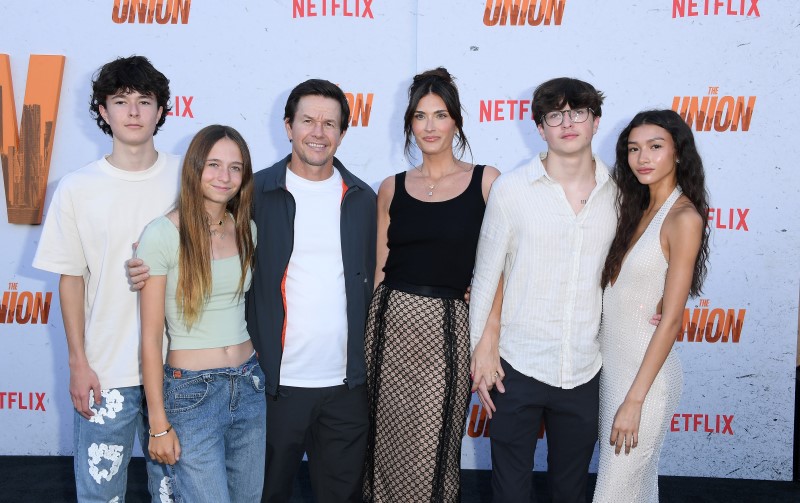 Brendan Joseph Wahlberg, Grace Wahlberg, Mark Wahlberg, Rhea Durham, Michael Wahlberg és Sunni Gaines (Fotó: Steve Granitz/FilmMagic via Getty Images)