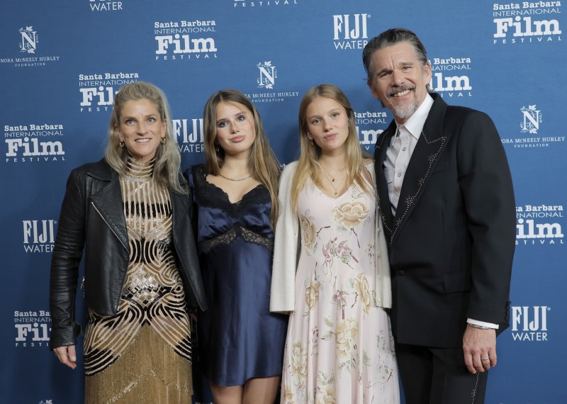 A képen Ryan Hawke, Indiana Hawke, Clementine Jane Hawke és Ethan Hawke látható a Santa Barbara-i Nemzetközi Filmfesztiválon, februárban.